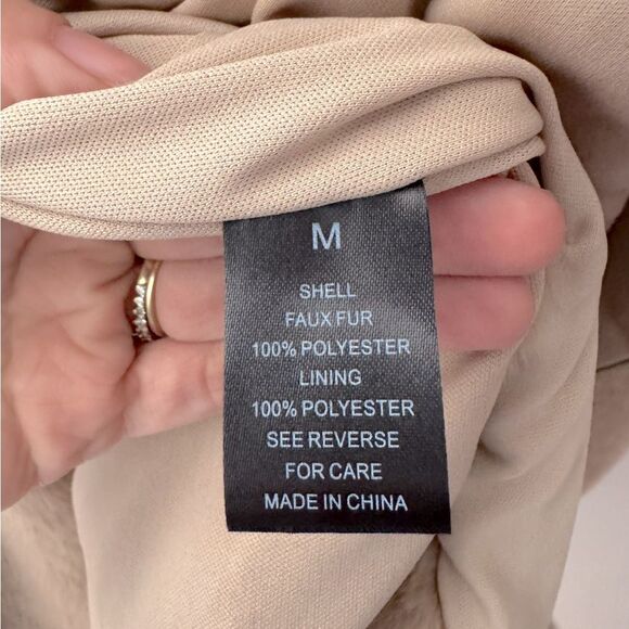 Forever 21 Cozy Light Brown Faux Fur Teddy Bear Zip Up Hooded Bomber Jacket Sz M - Picture 9 of 10